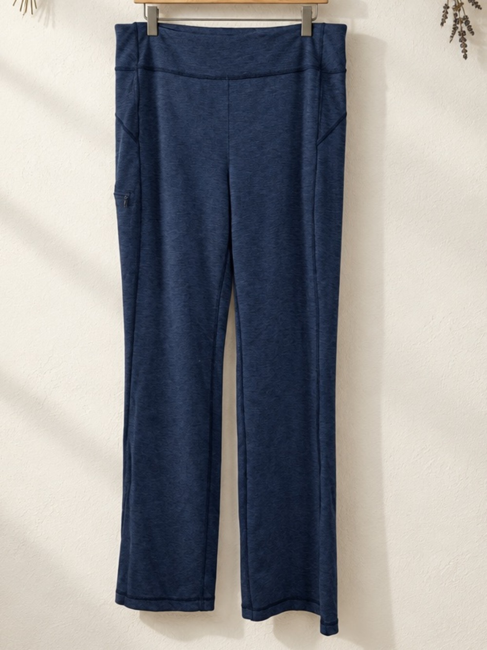 Duluth Trading Co Women's XL x 33 Blue Stretch Active Pants Straight Leg